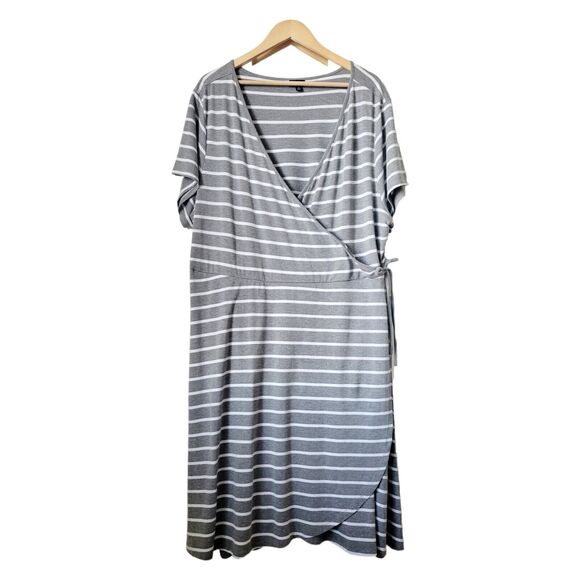 Torrid Women's Gray Striped Surplice Faux Wrap Dress Plus Size 4X Casual Travel - Picture 2 of 9